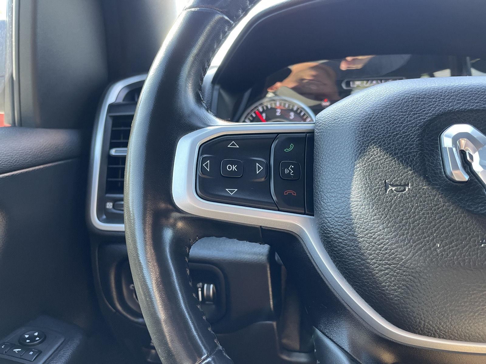 Vehicle photo 12