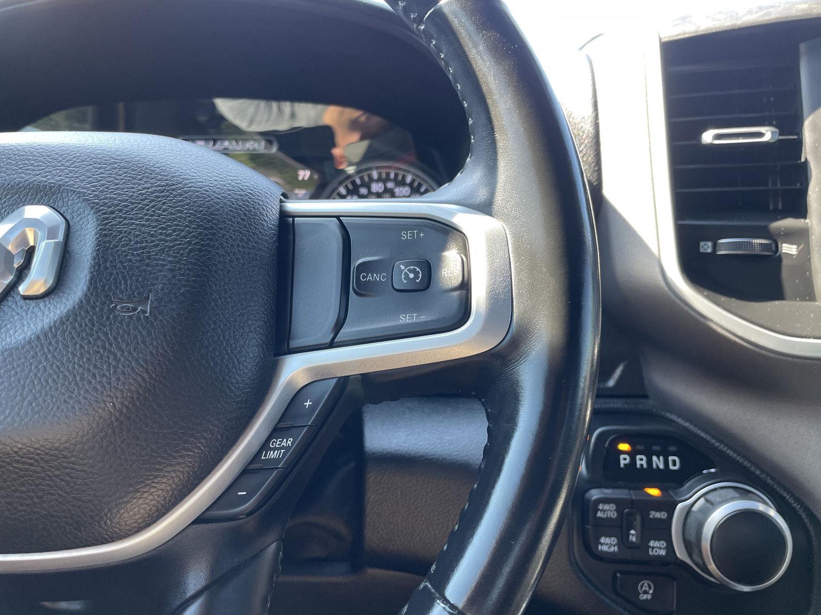 Vehicle photo 13