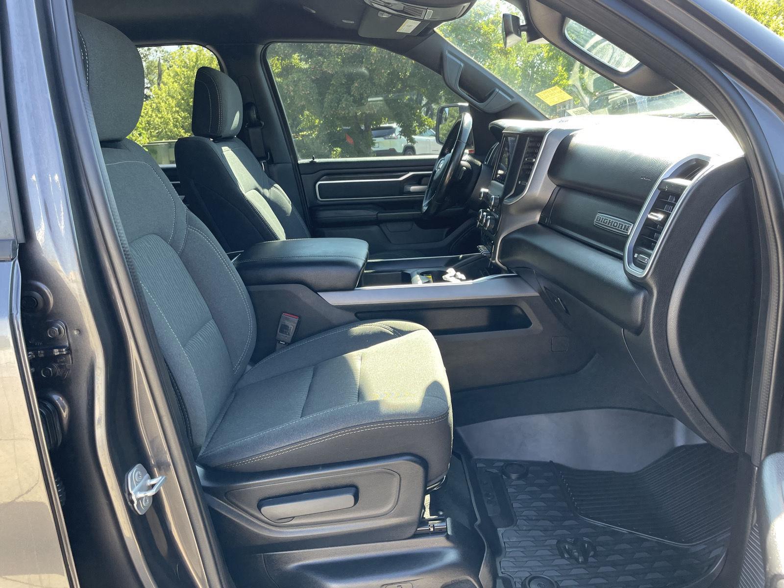 Vehicle photo 17