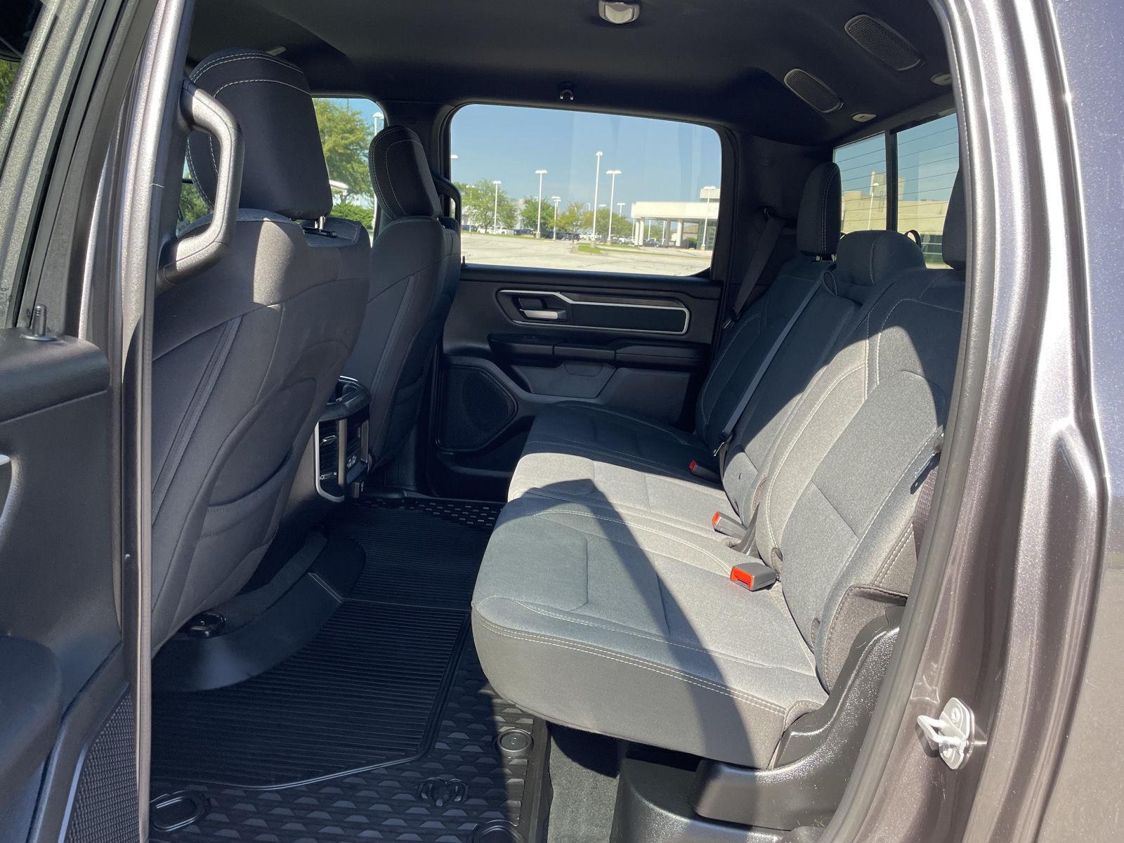 Vehicle photo 18