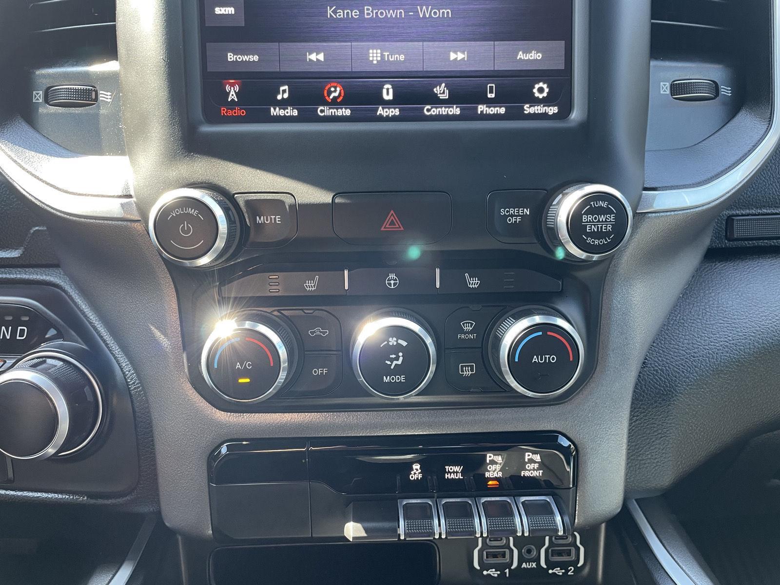 Vehicle photo 23