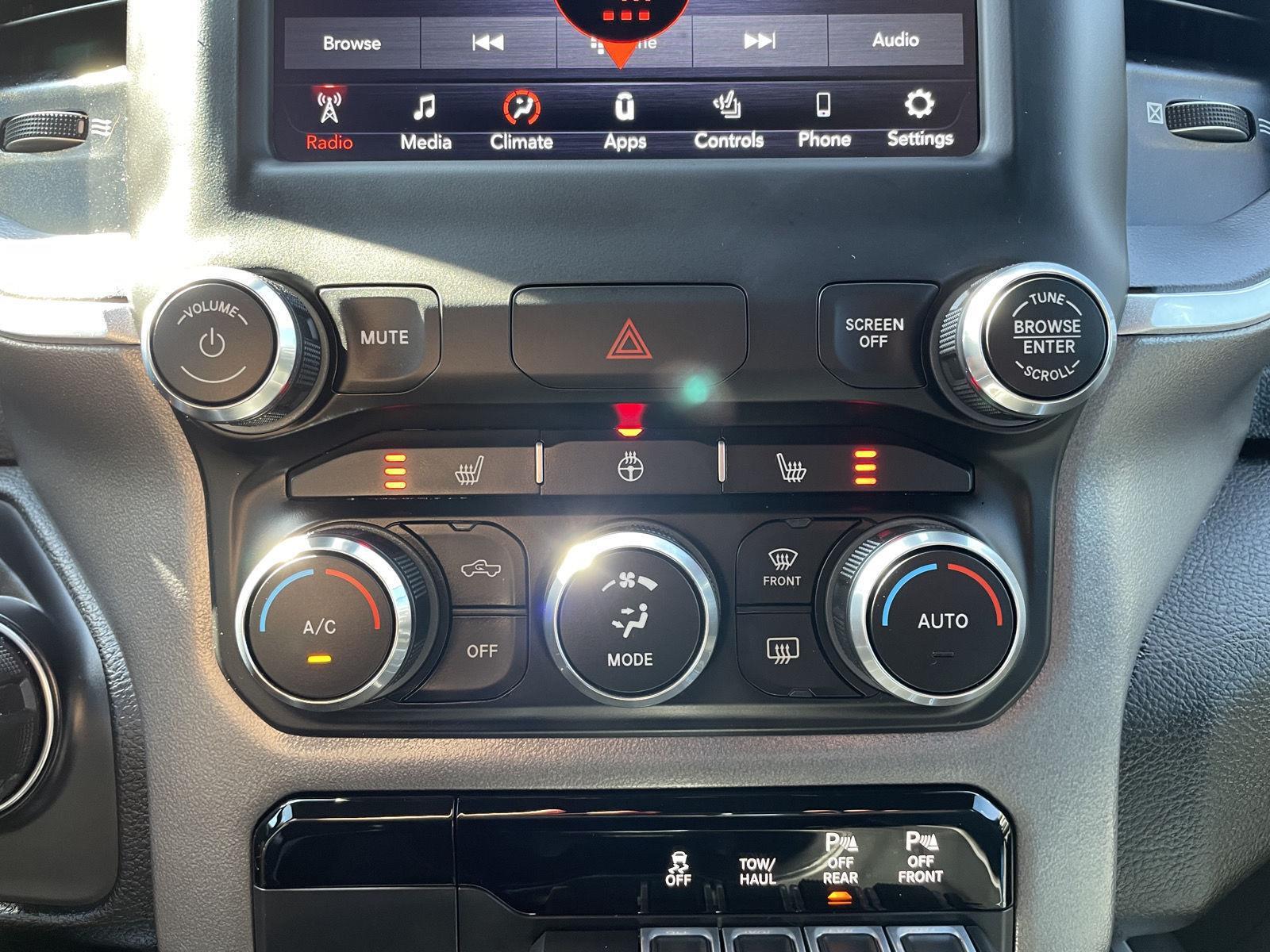 Vehicle photo 24