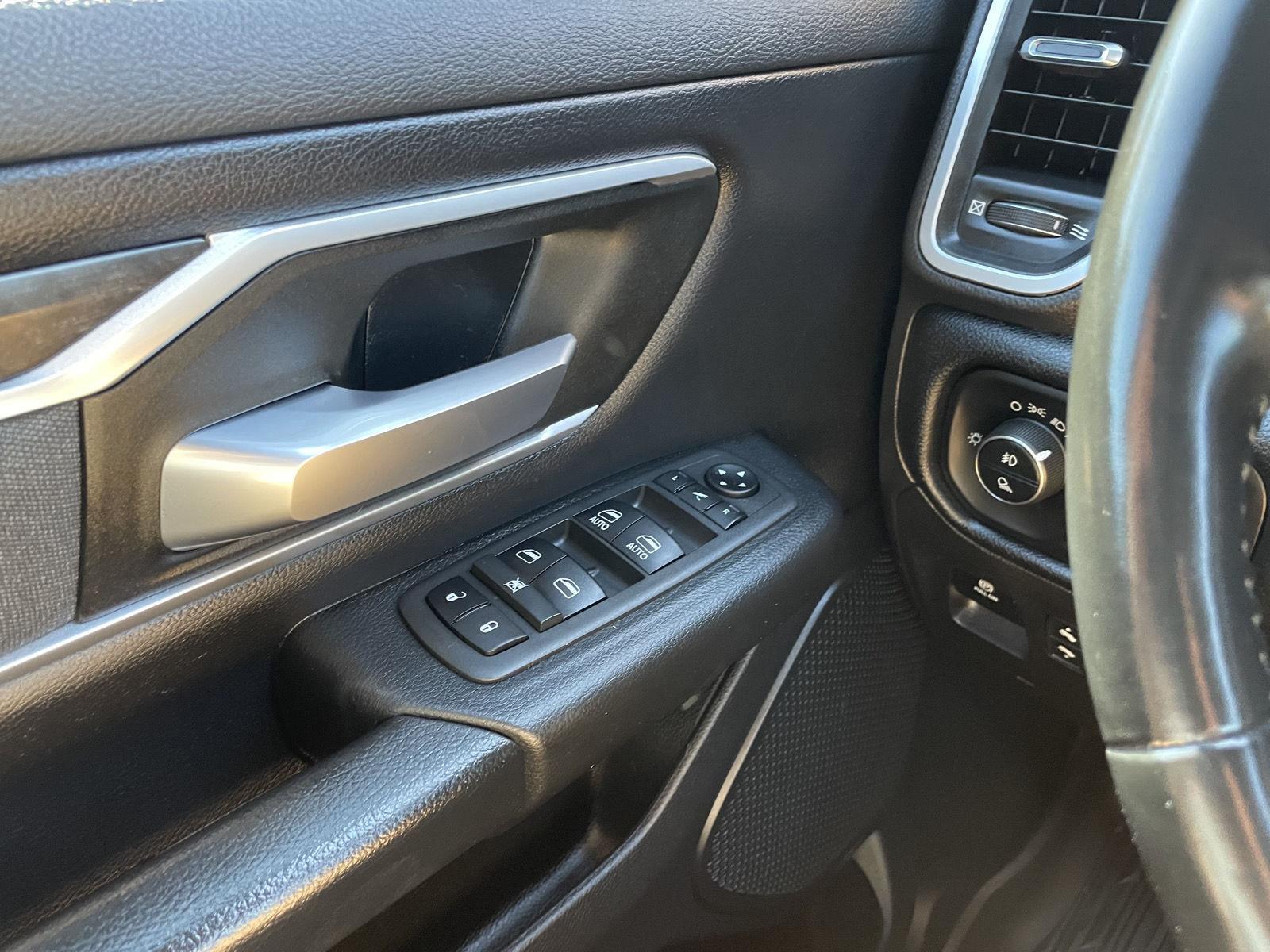 Vehicle photo 26
