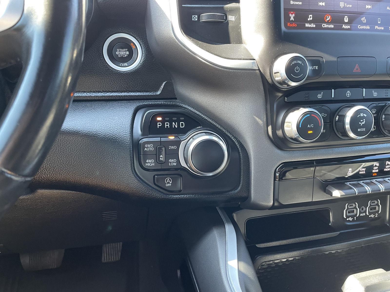 Vehicle photo 27