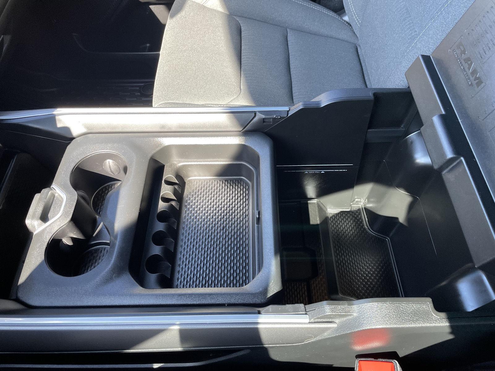 Vehicle photo 28