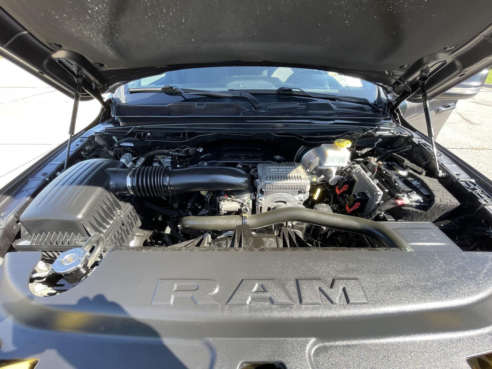 Vehicle photo 31