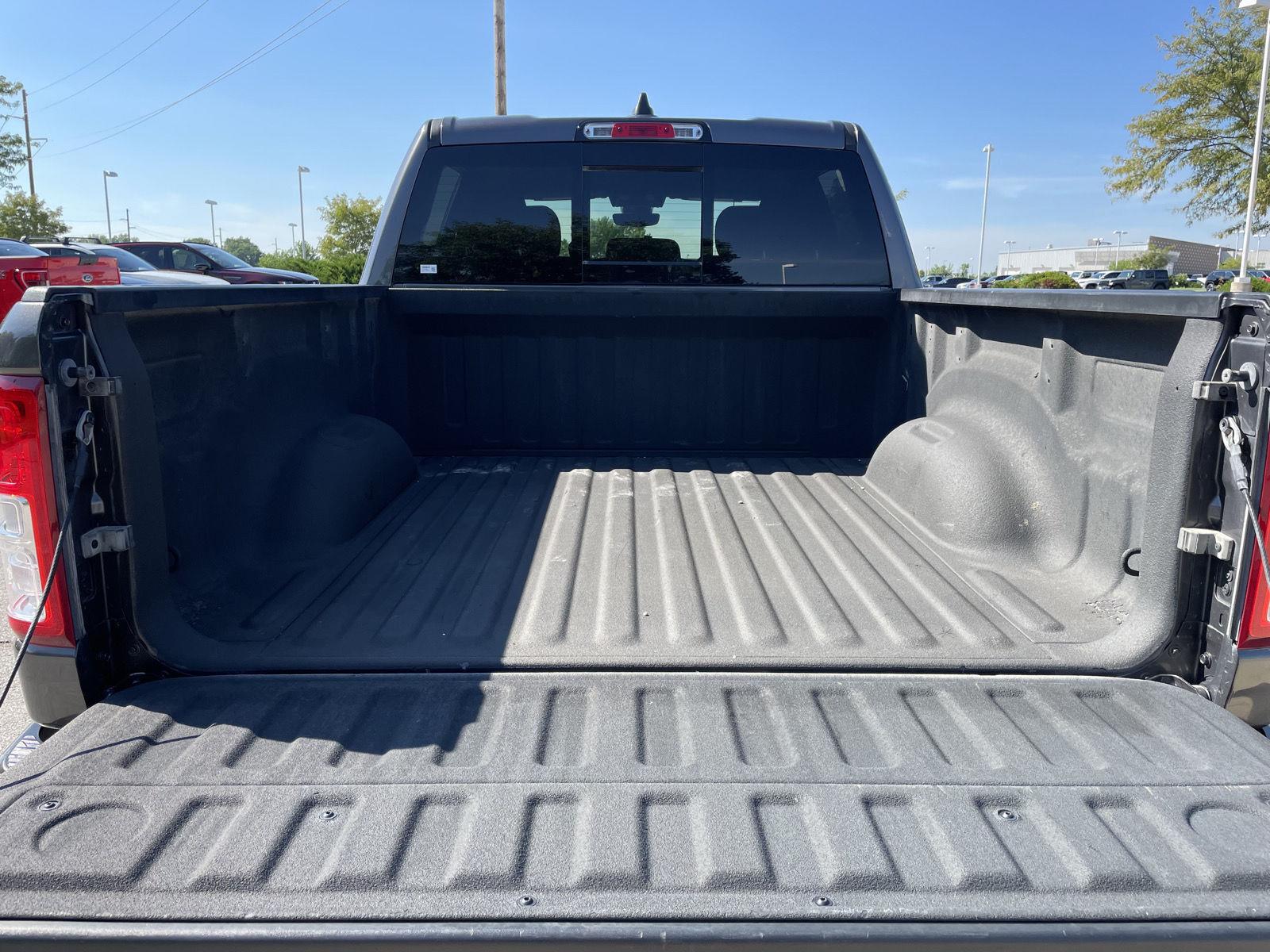 Vehicle photo 32