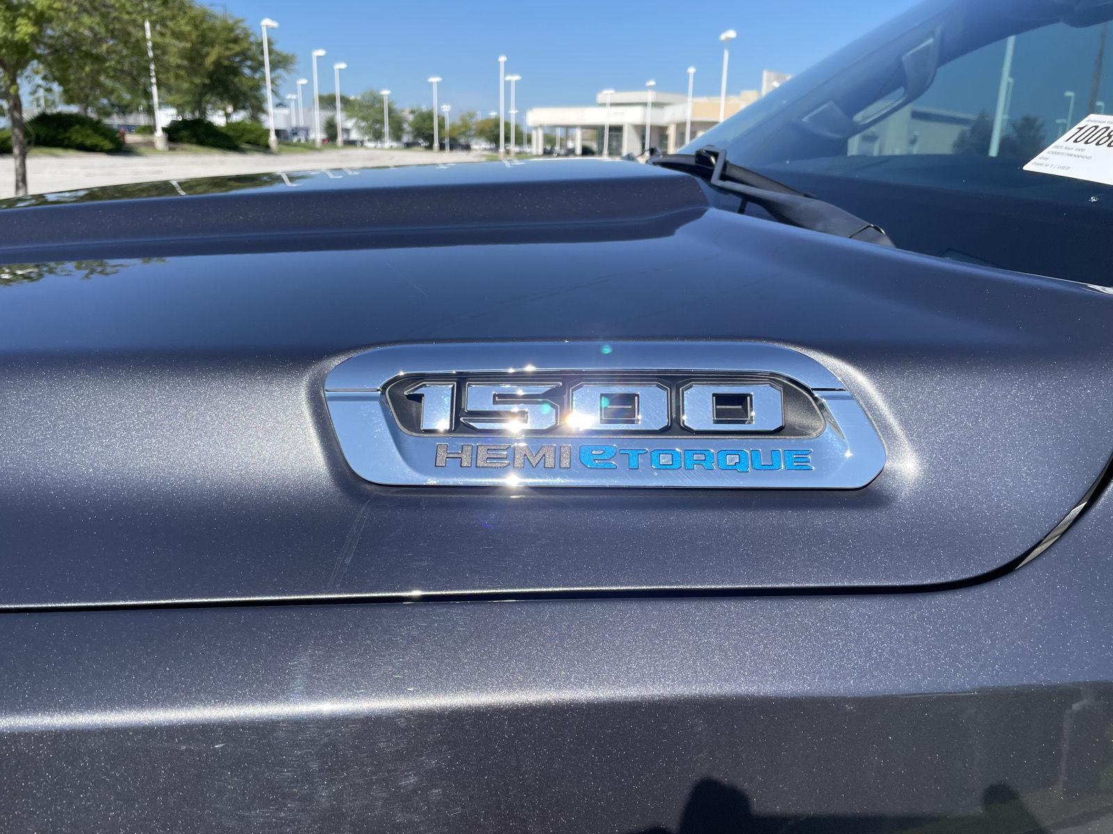 Vehicle photo 34