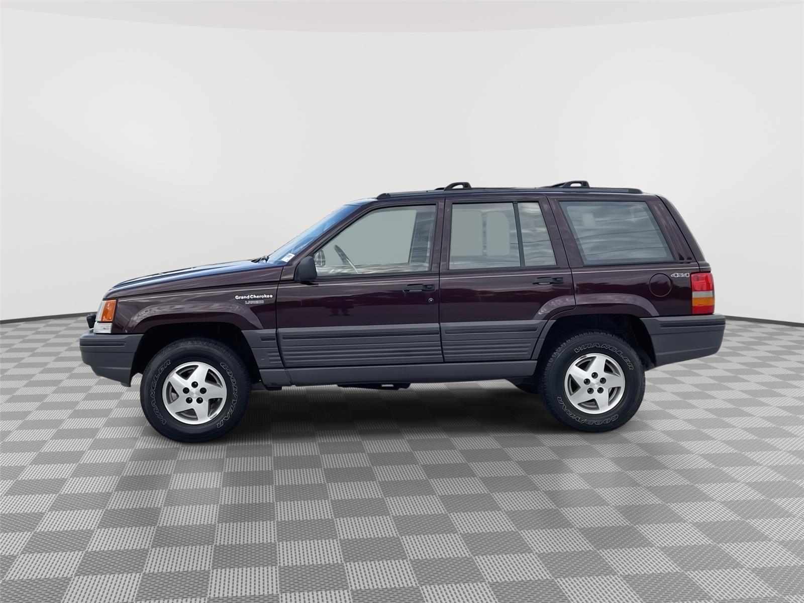 Vehicle photo 2