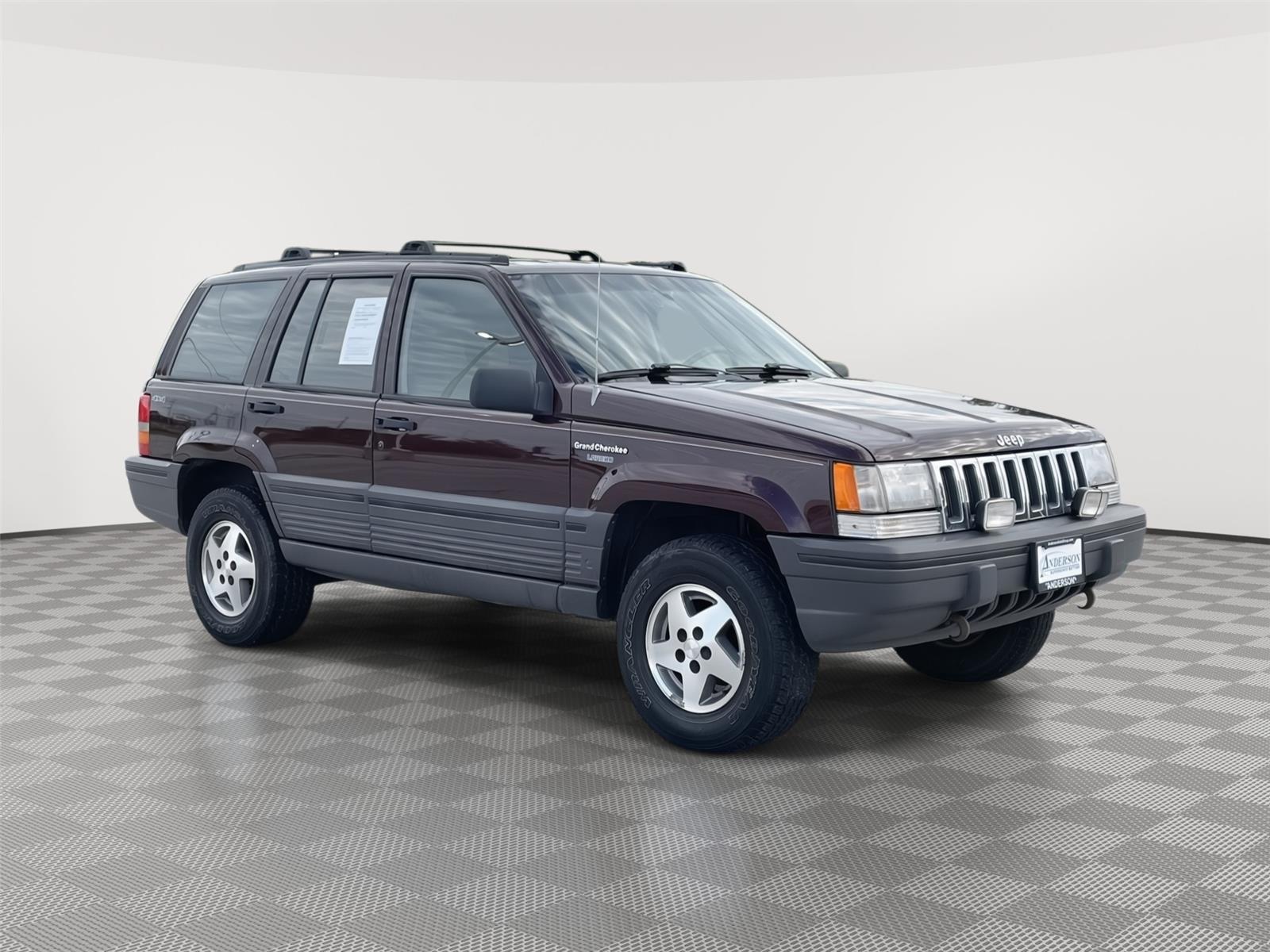 Vehicle photo 5