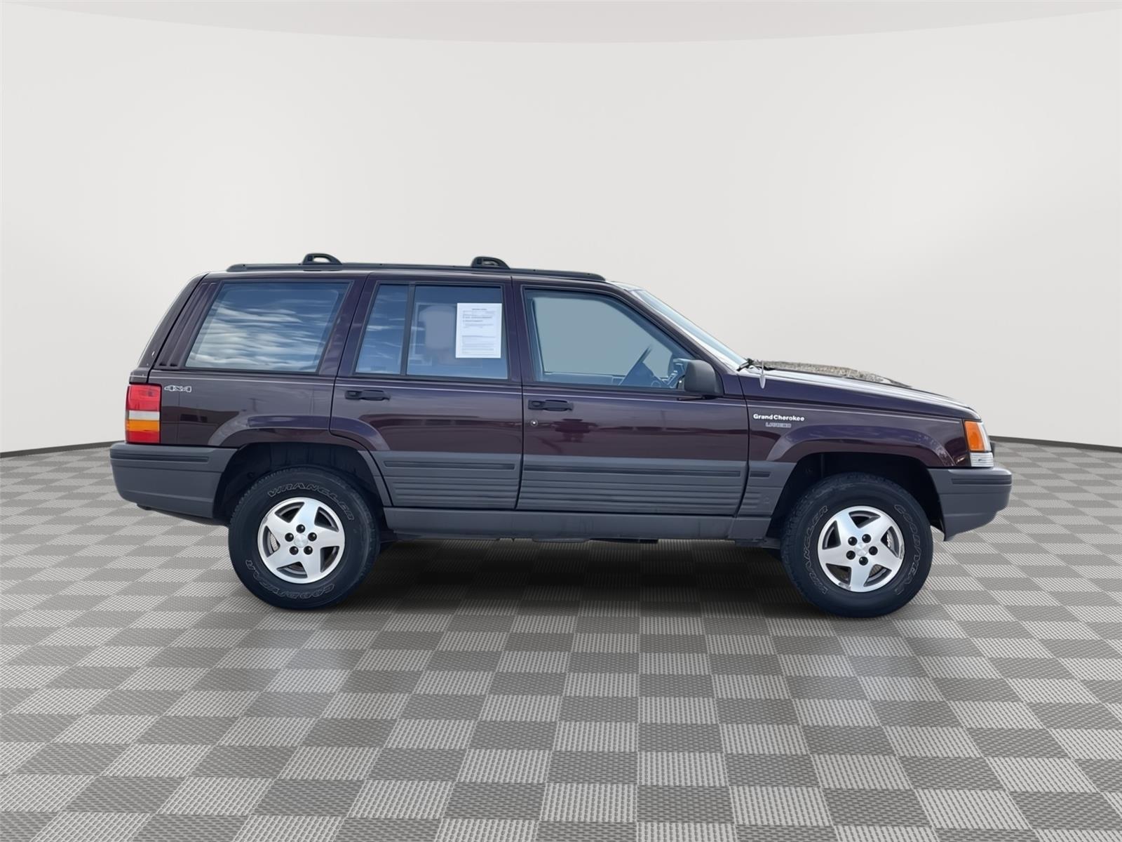 Vehicle photo 6