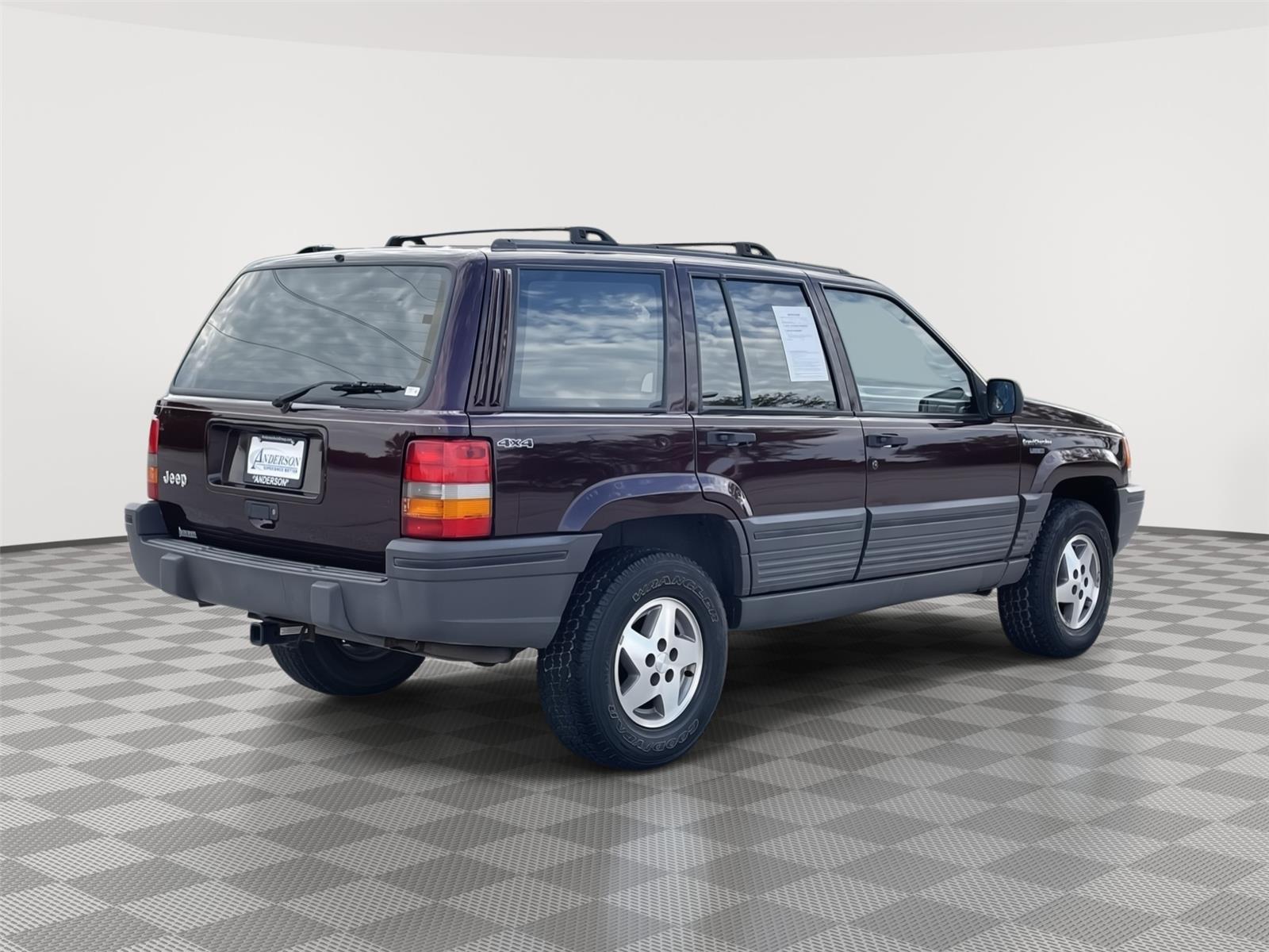 Vehicle photo 7