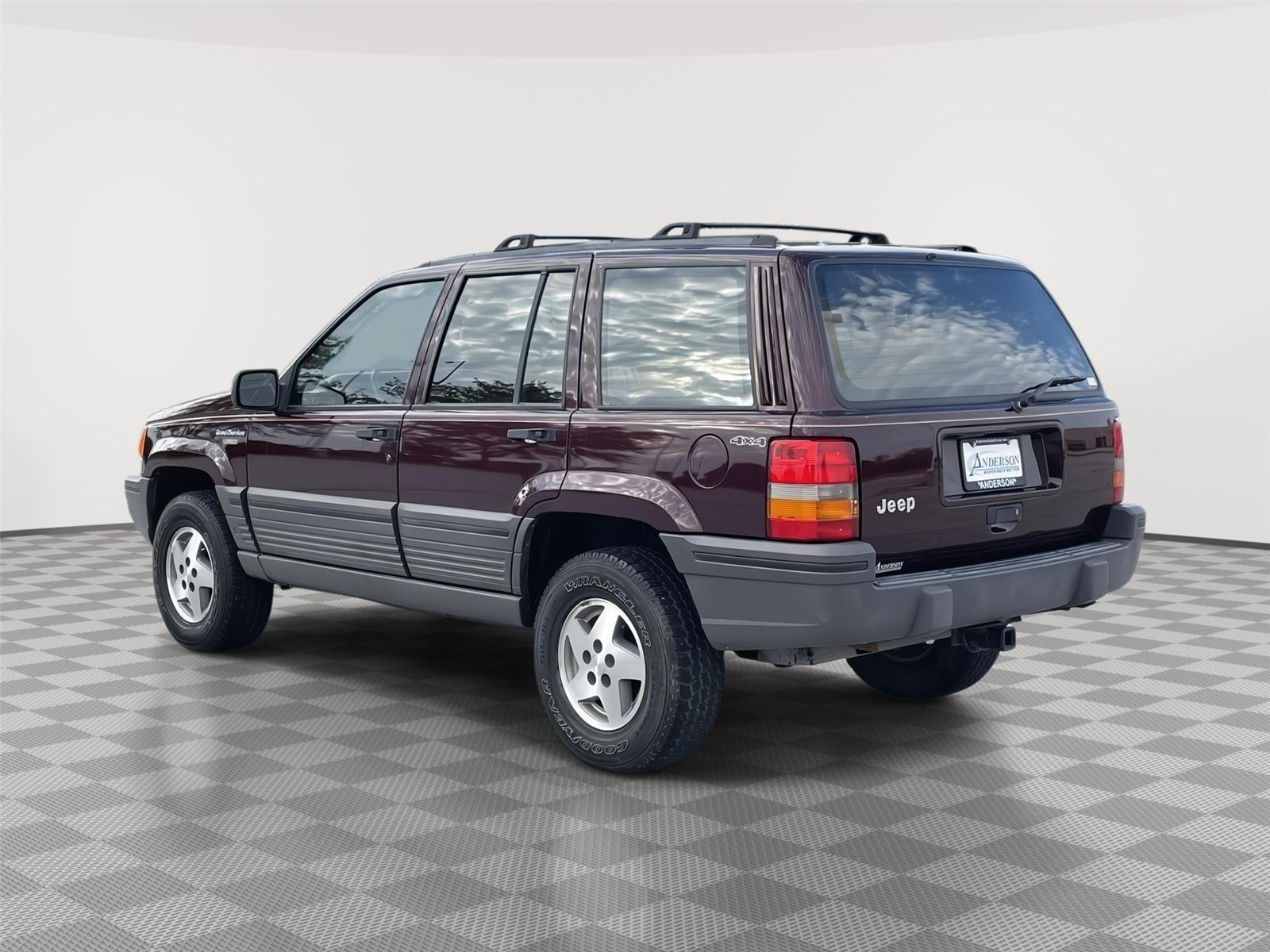 Vehicle photo 9