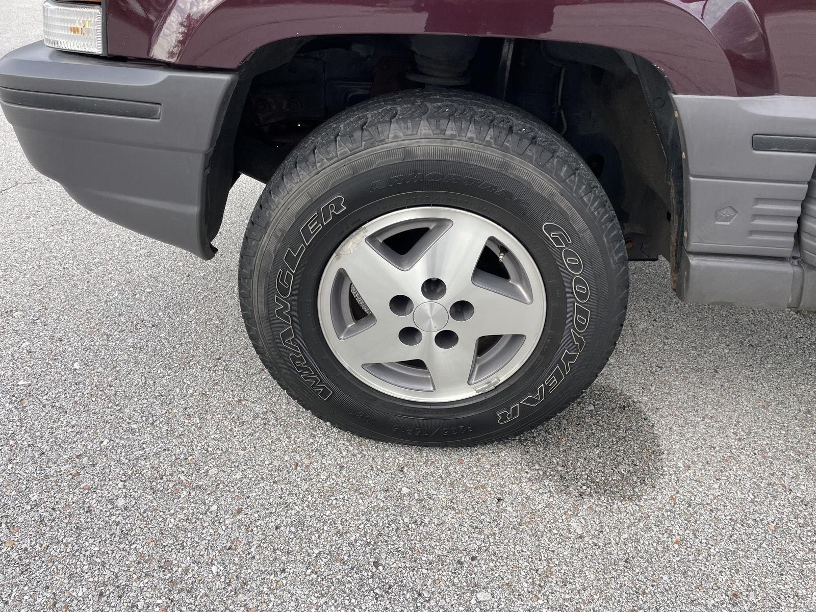 Vehicle photo 10