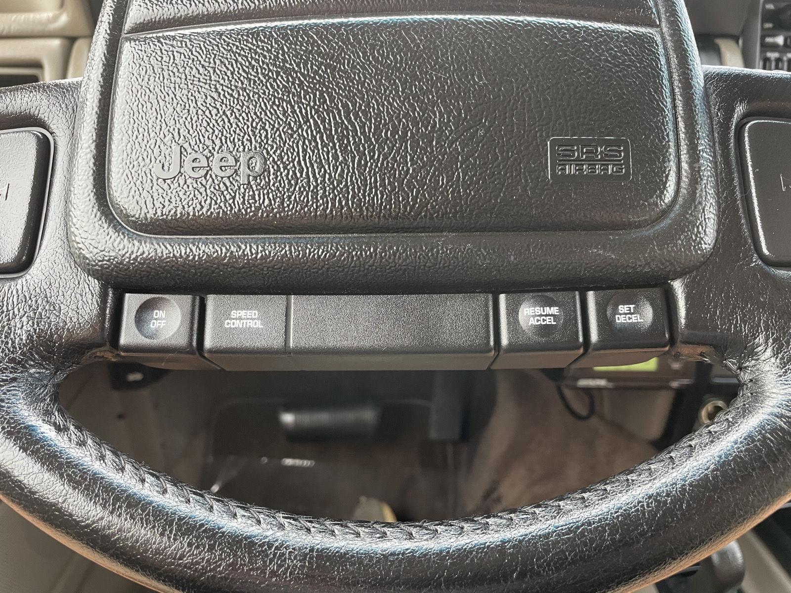 Vehicle photo 13