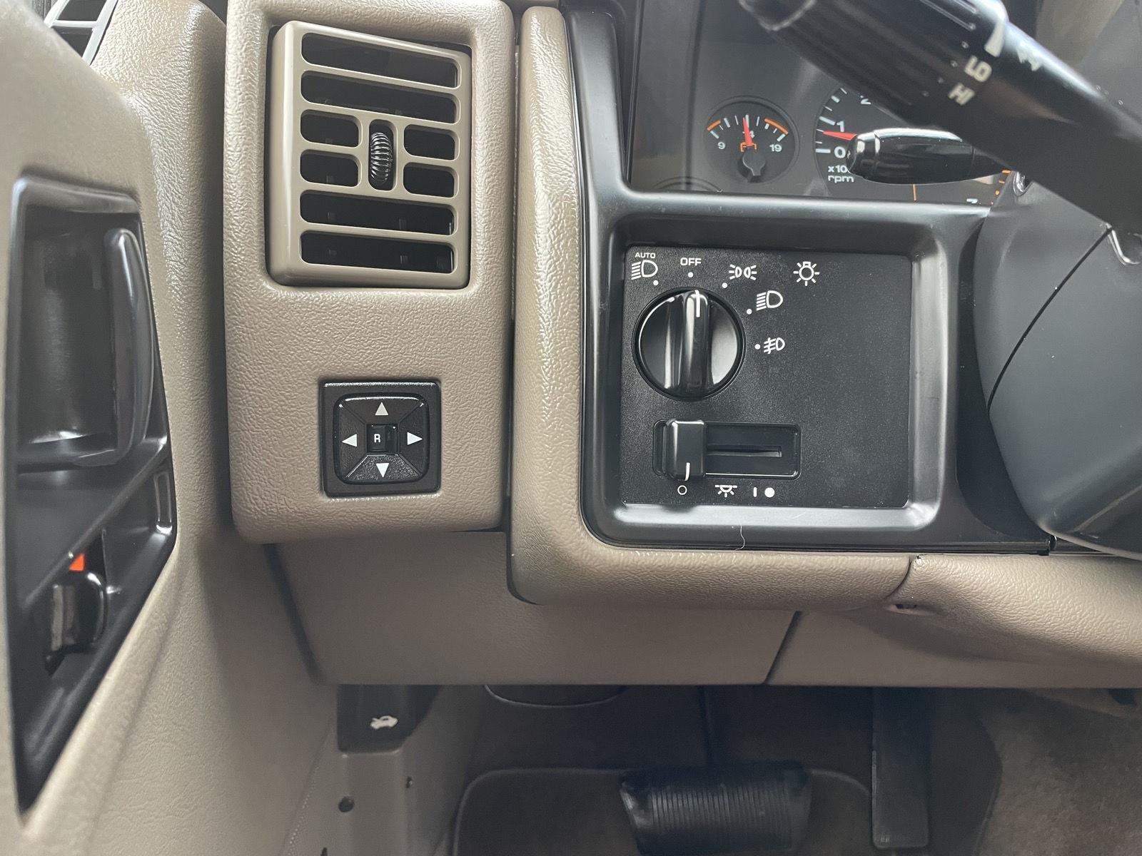 Vehicle photo 15