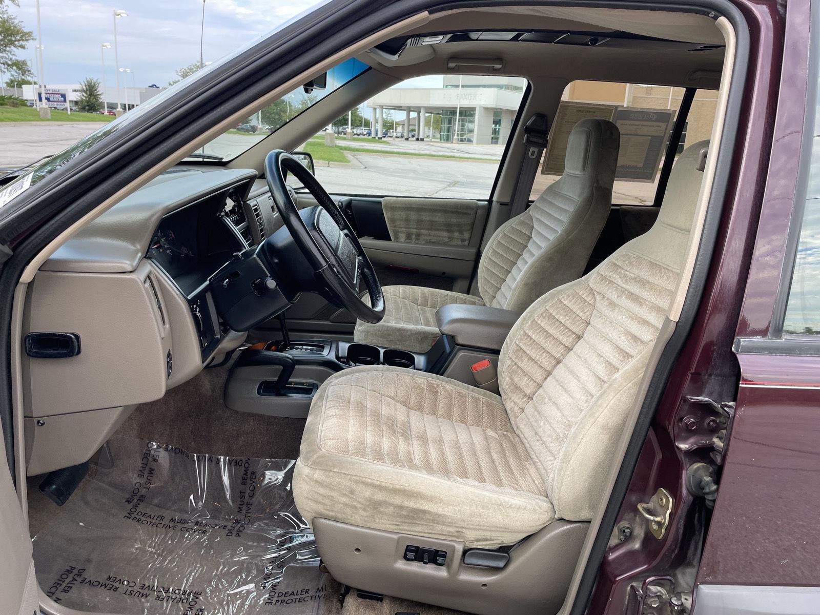 Vehicle photo 16