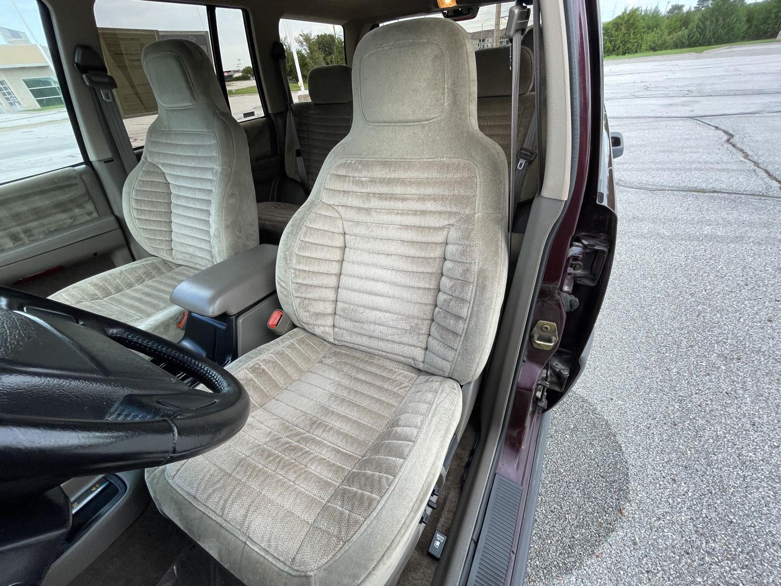 Vehicle photo 17