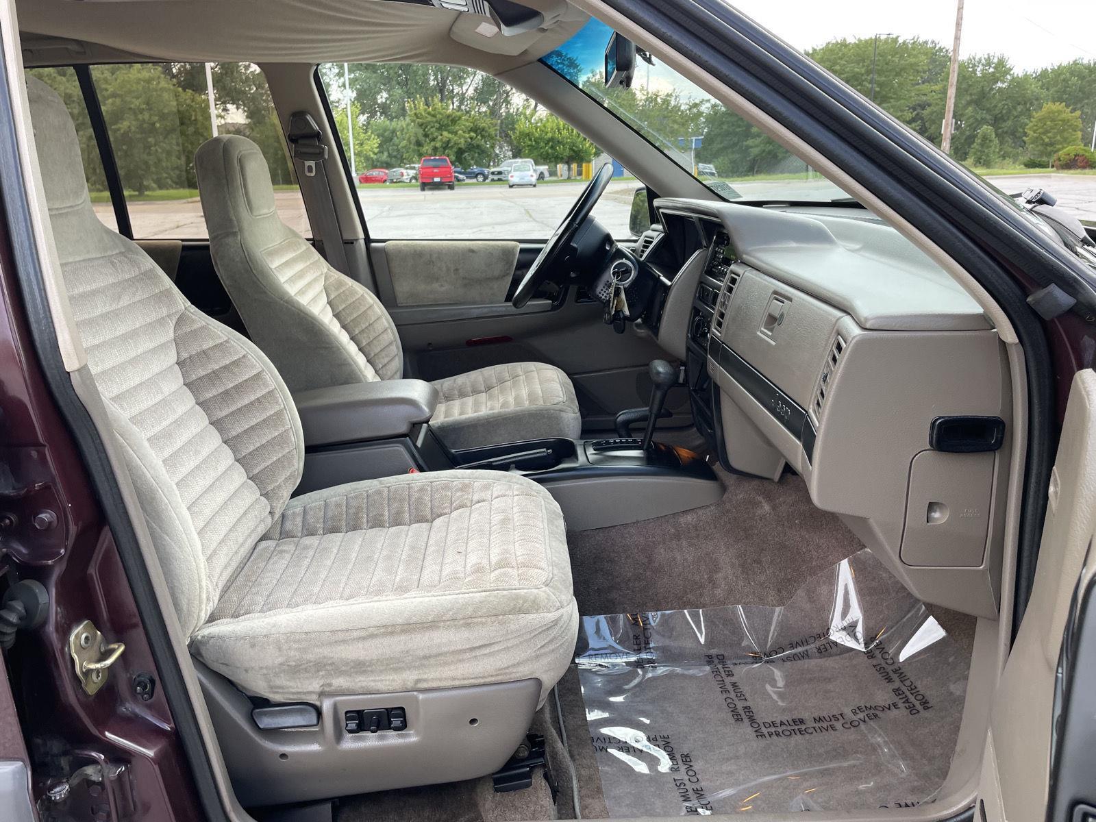 Vehicle photo 18