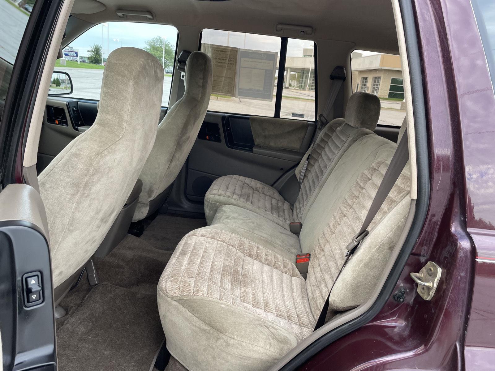 Vehicle photo 19