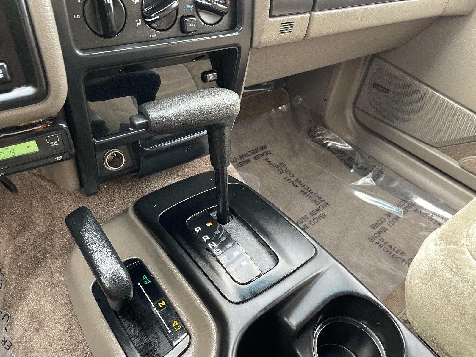 Vehicle photo 25