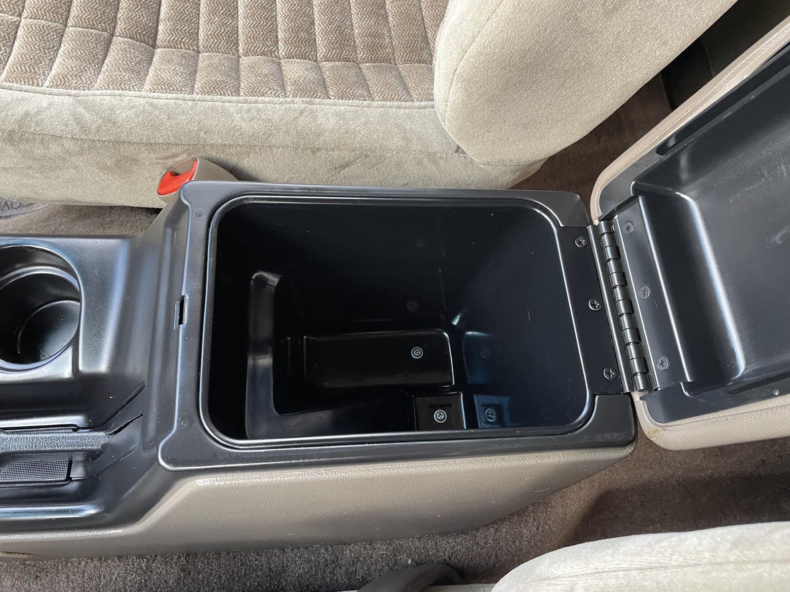 Vehicle photo 26
