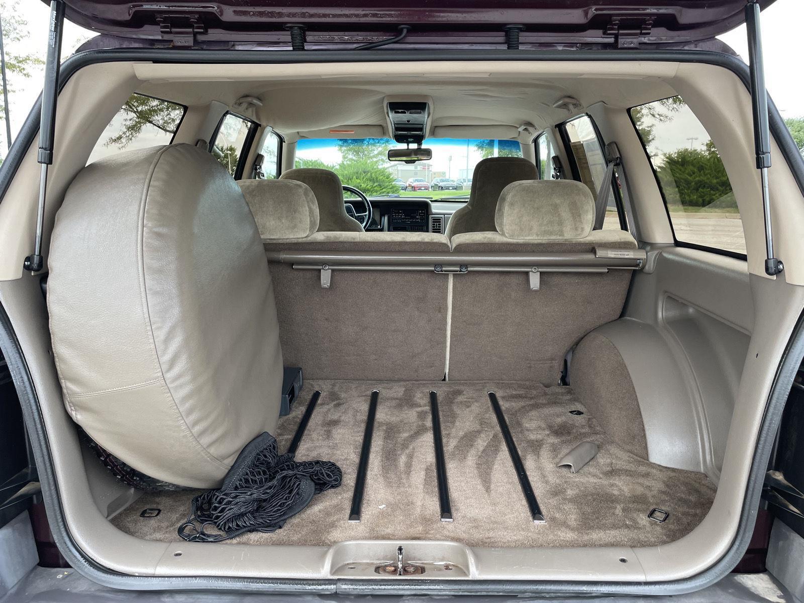 Vehicle photo 30