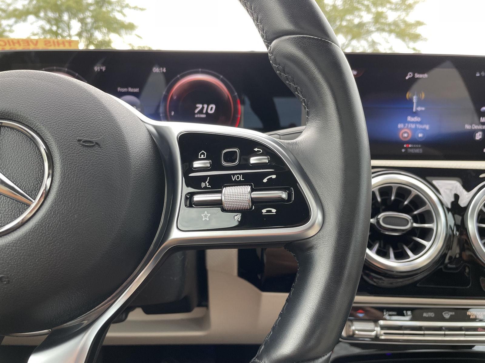 Vehicle photo 13