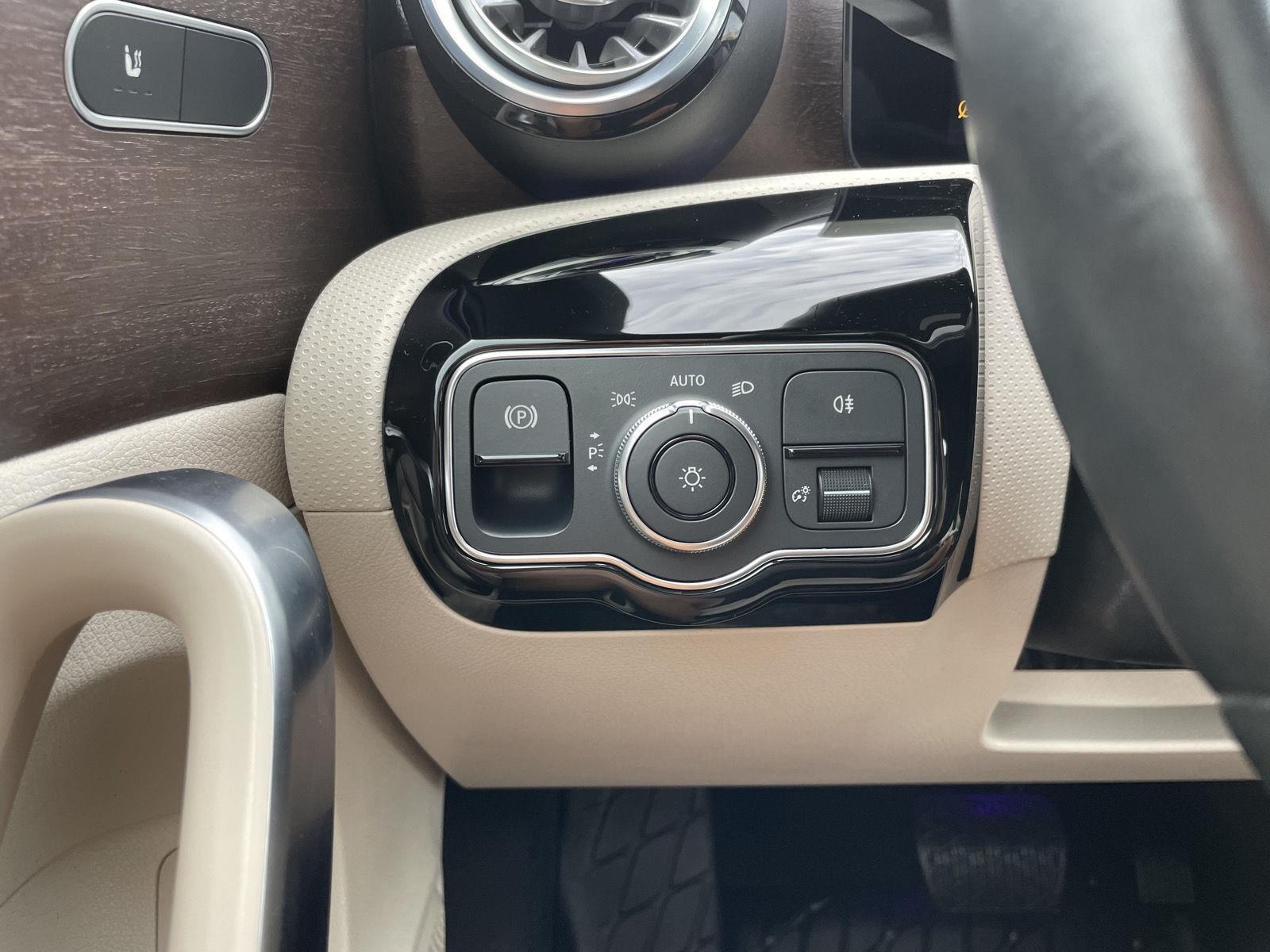 Vehicle photo 15