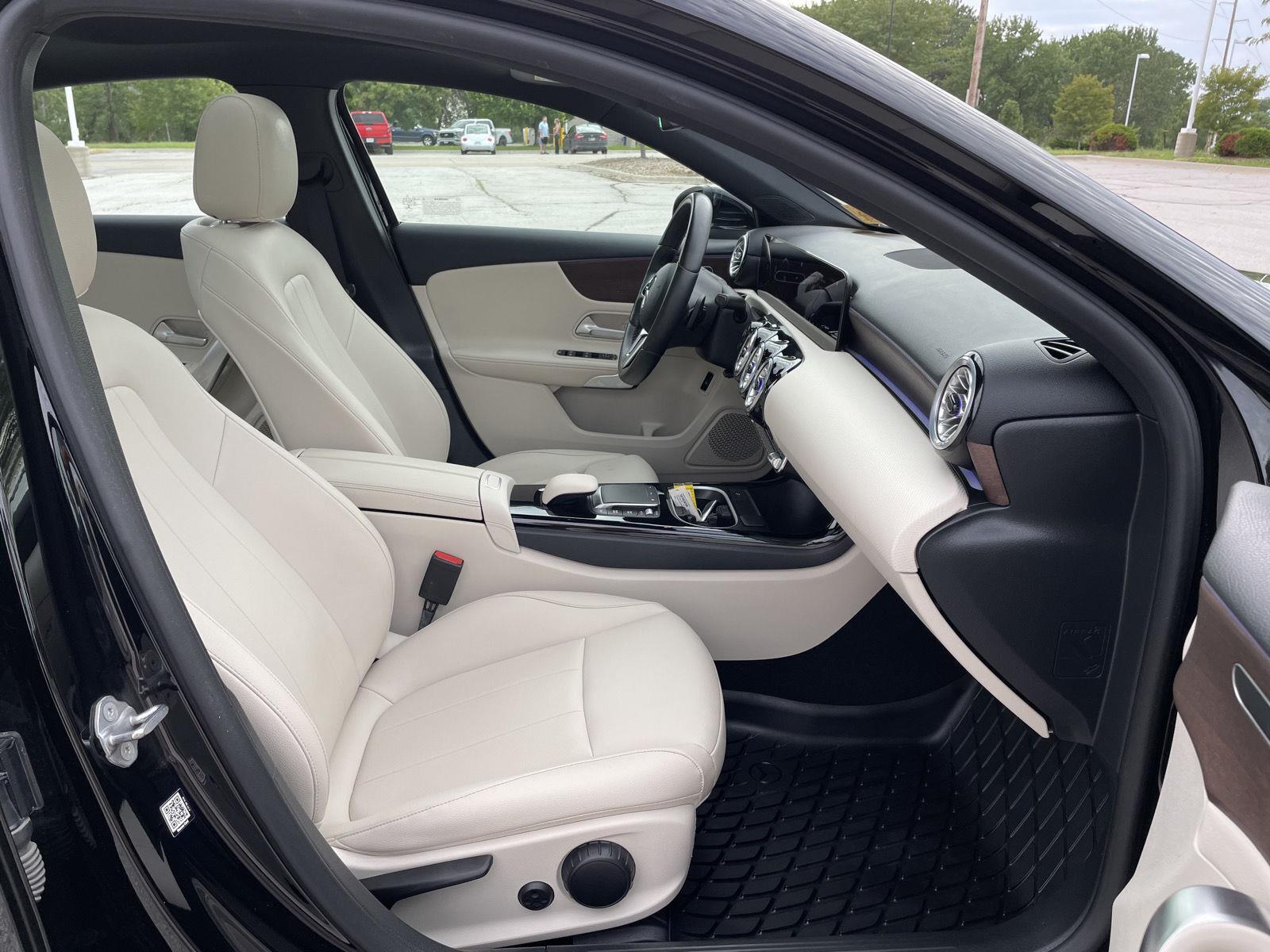Vehicle photo 18