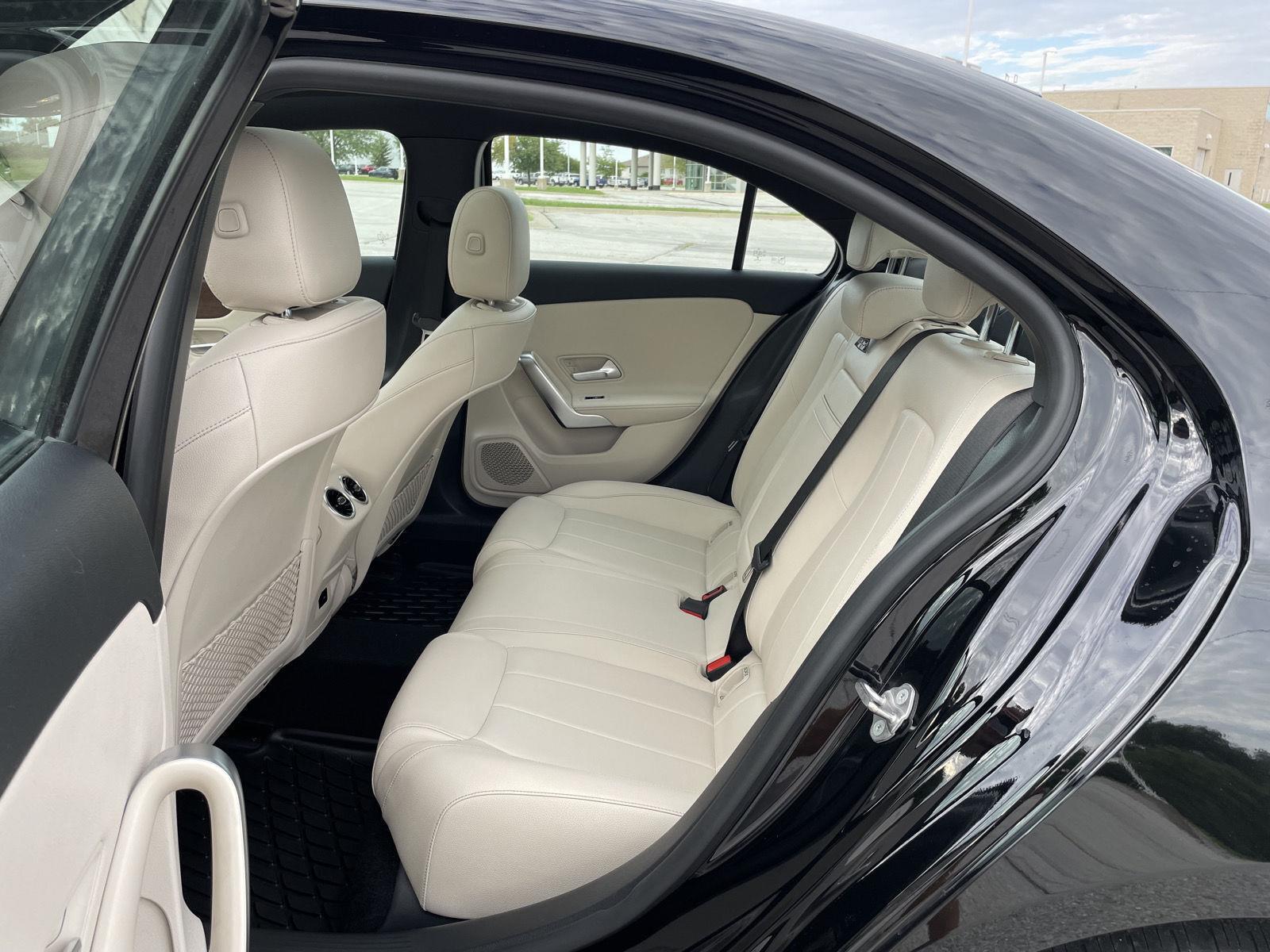 Vehicle photo 19