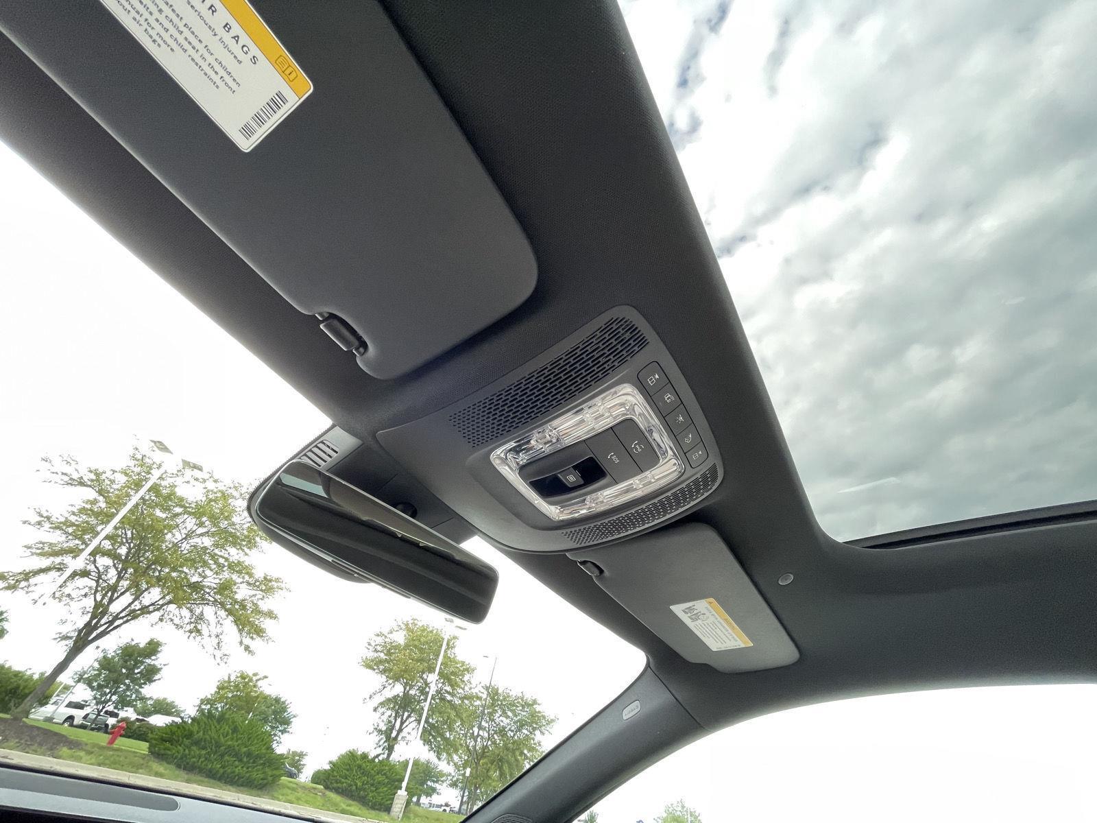 Vehicle photo 20