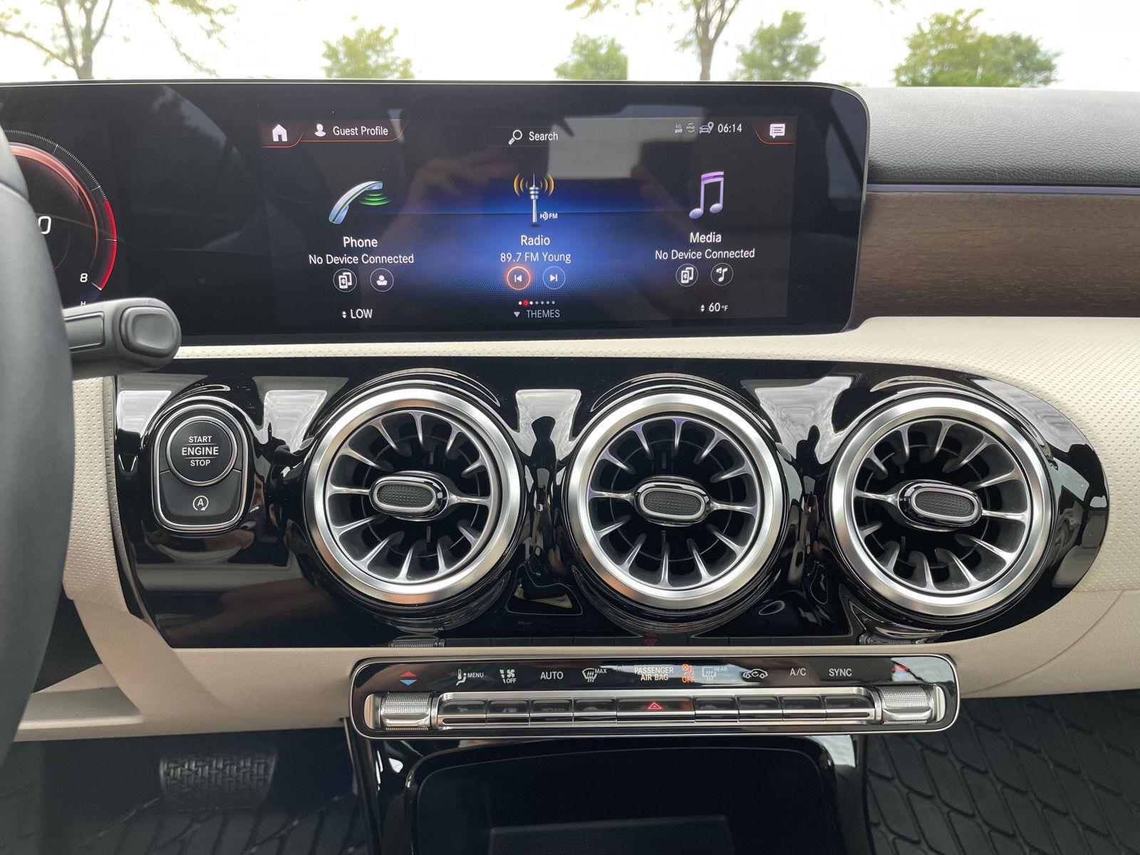 Vehicle photo 22