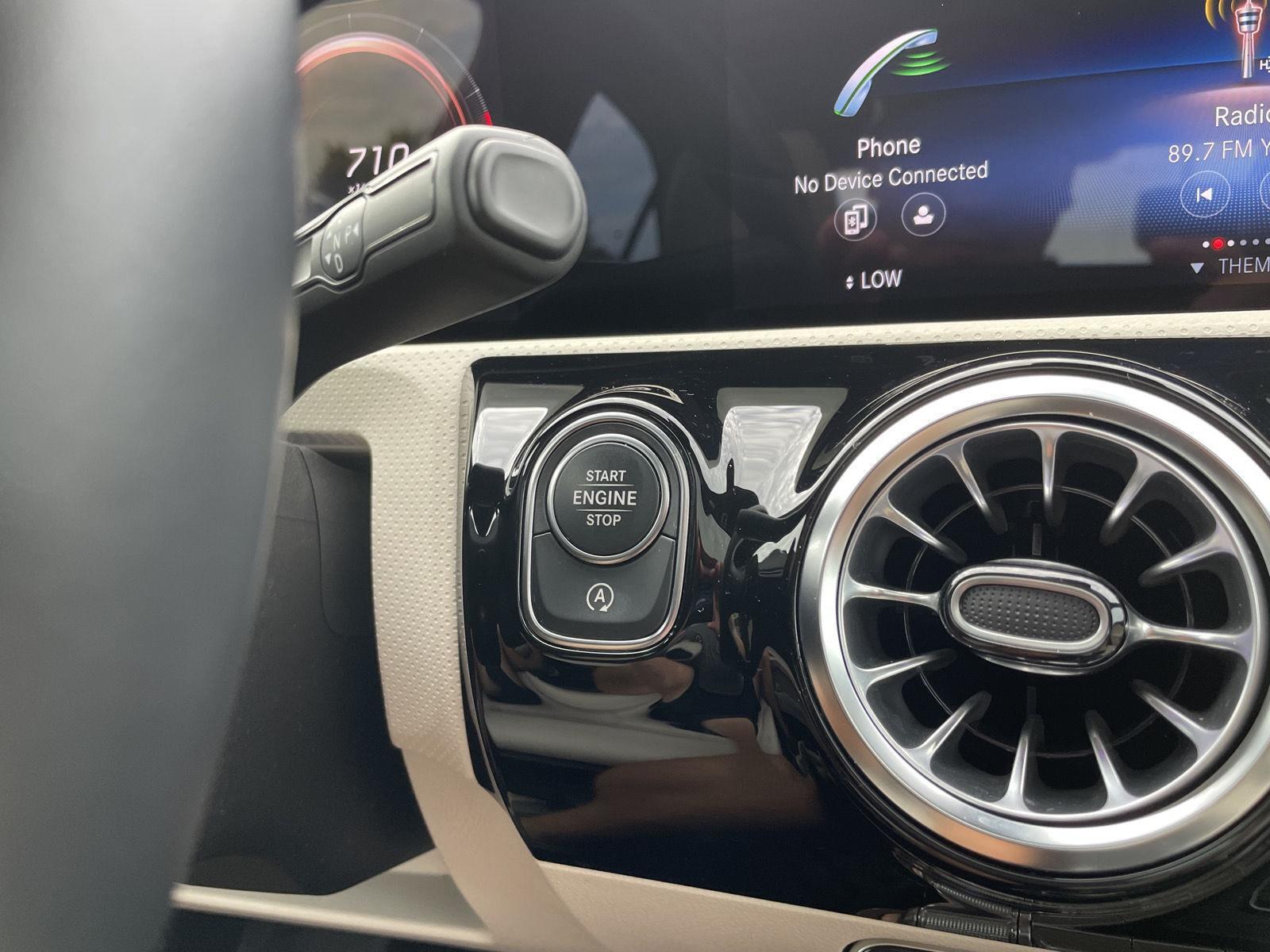Vehicle photo 23
