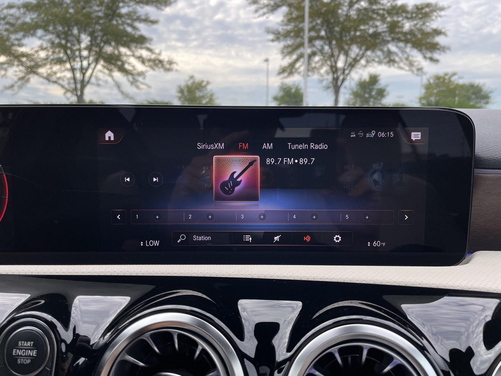 Vehicle photo 24