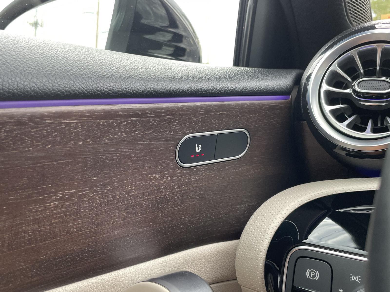 Vehicle photo 26