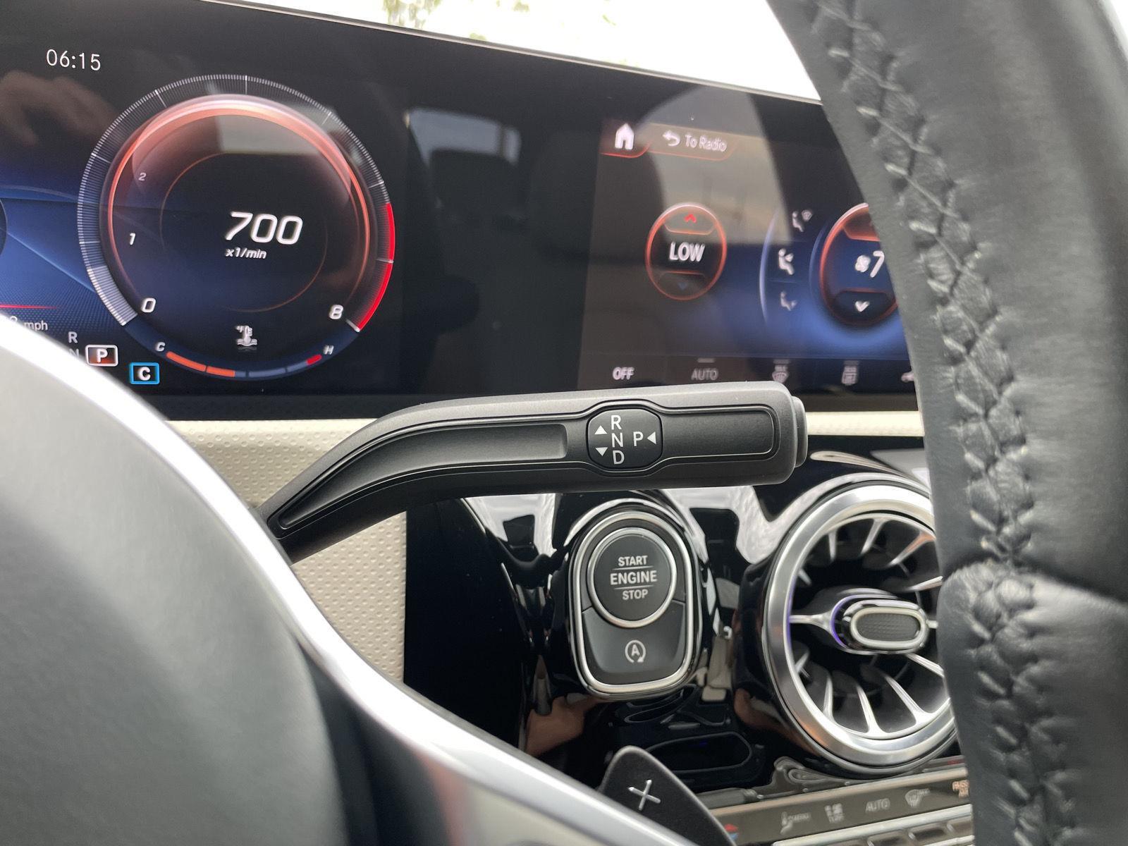 Vehicle photo 29