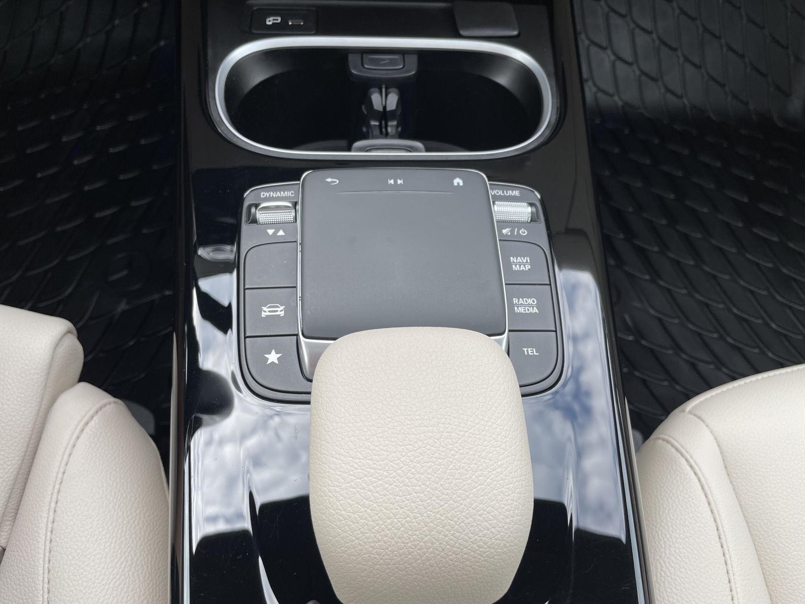 Vehicle photo 30