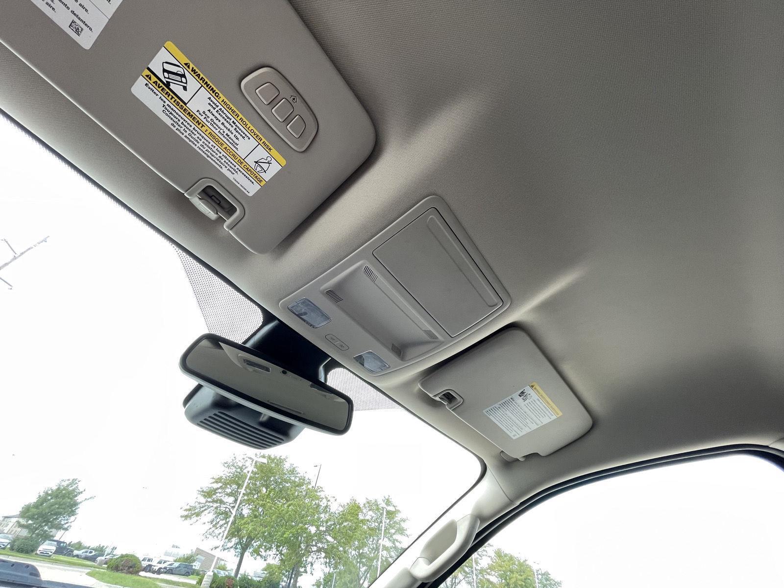 Vehicle photo 21