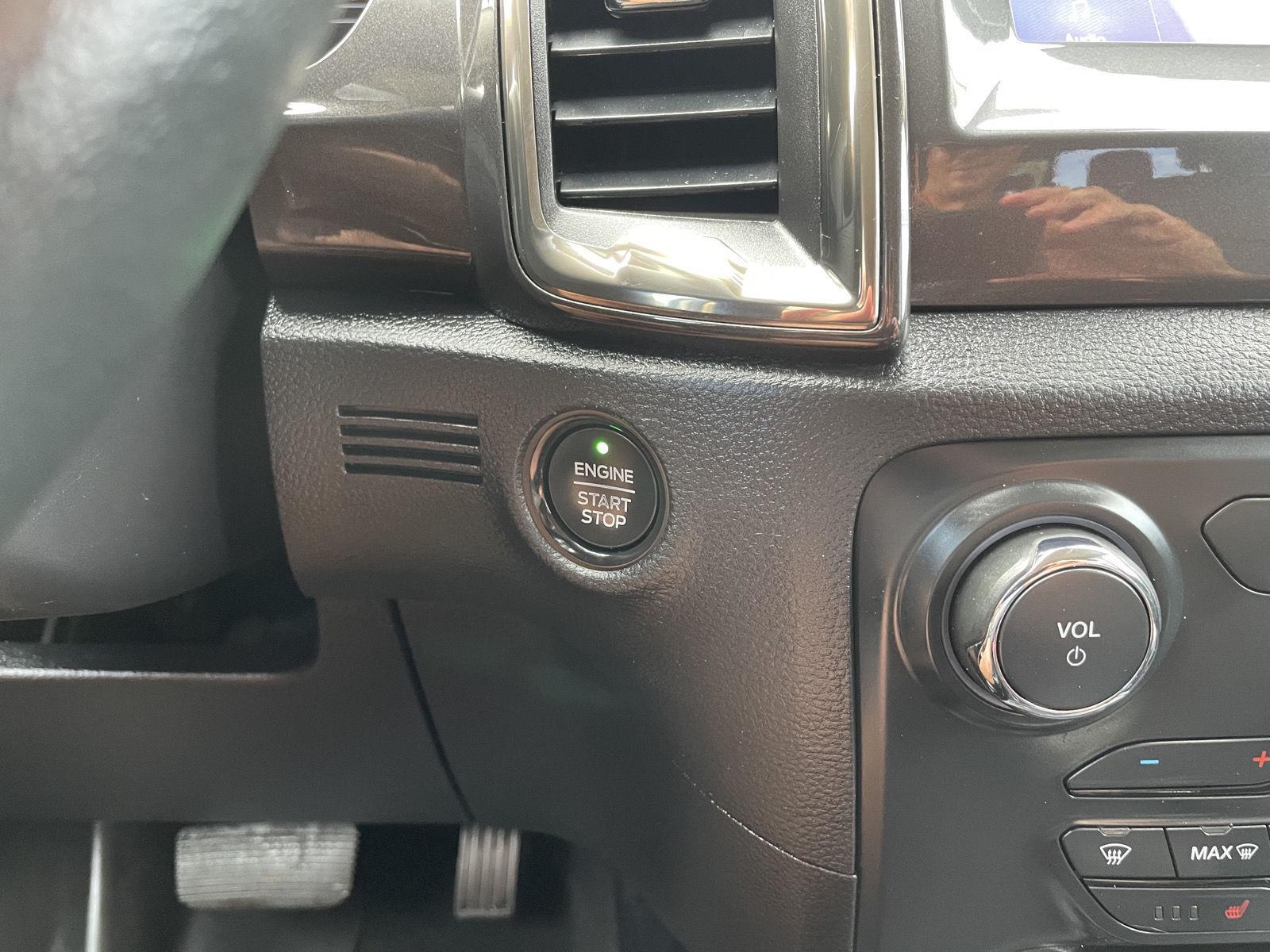 Vehicle photo 24
