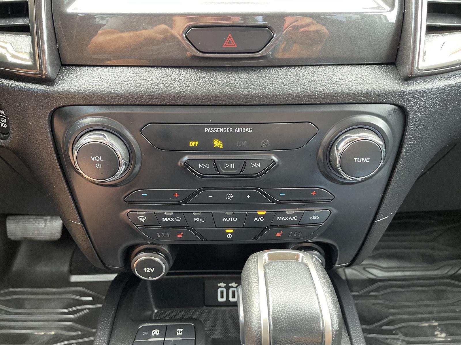 Vehicle photo 25