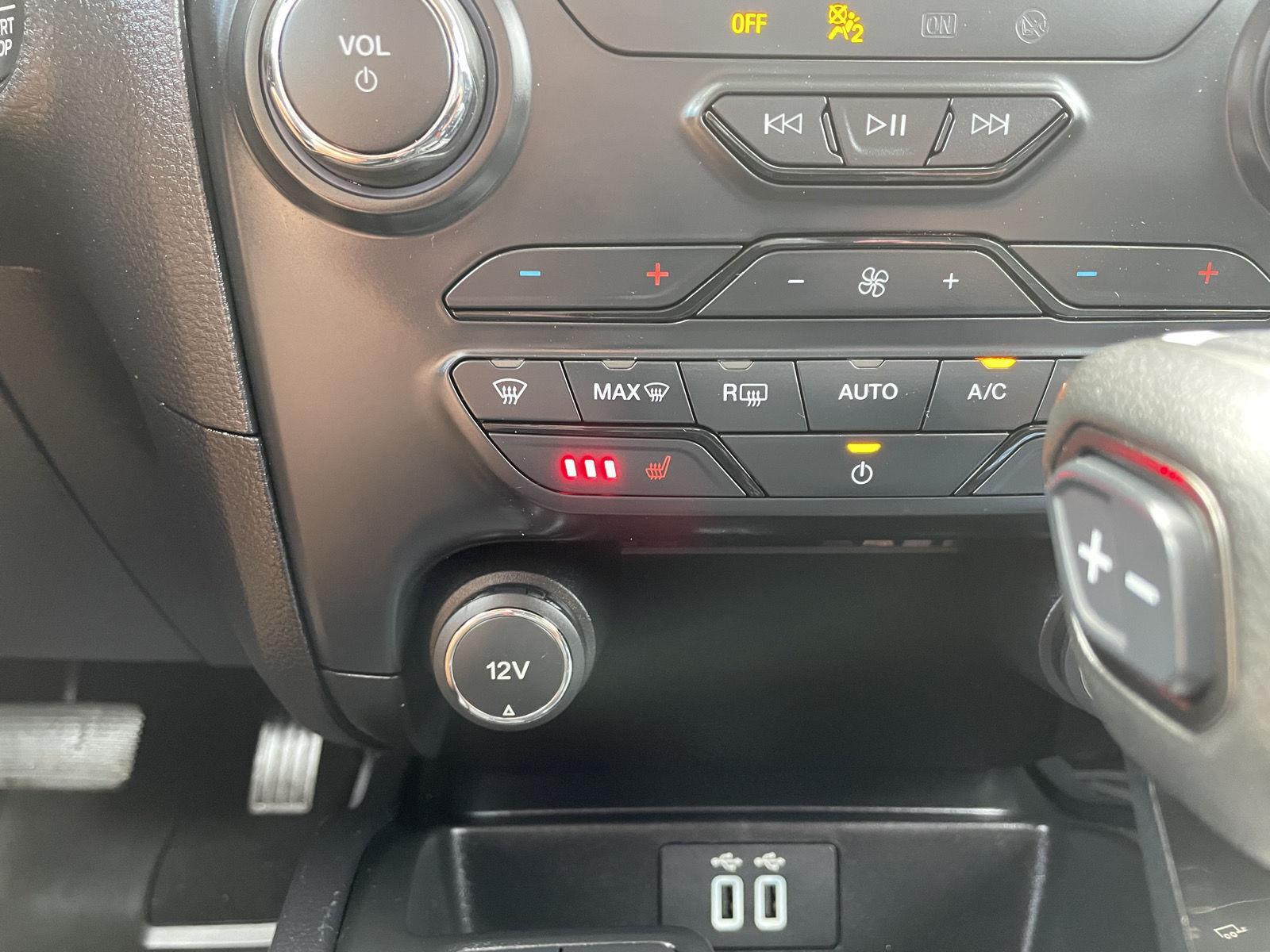 Vehicle photo 26