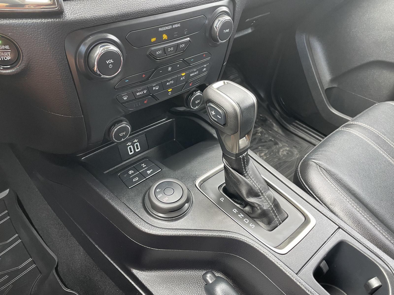 Vehicle photo 29