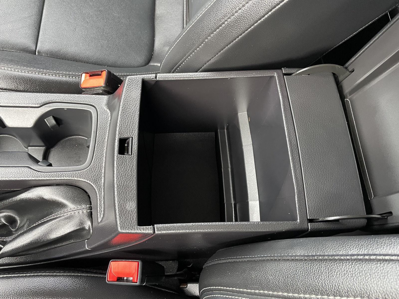 Vehicle photo 30