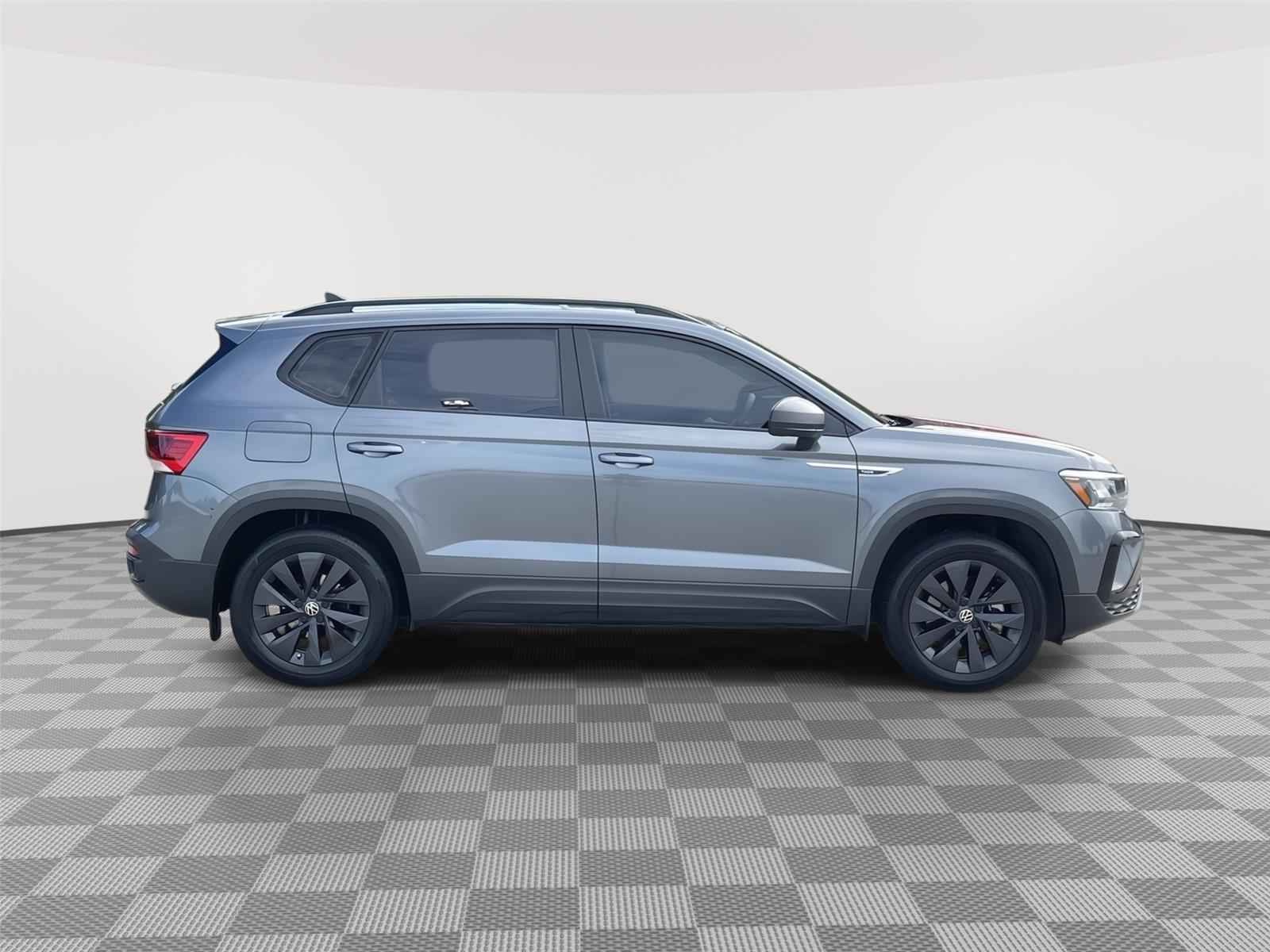 Vehicle photo 6
