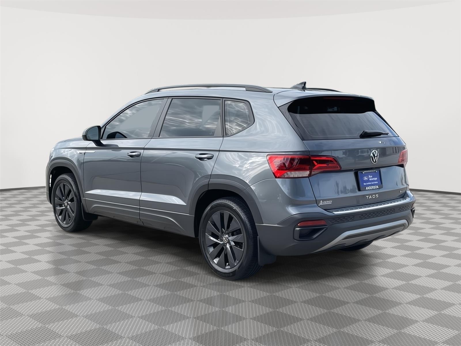 Vehicle photo 9