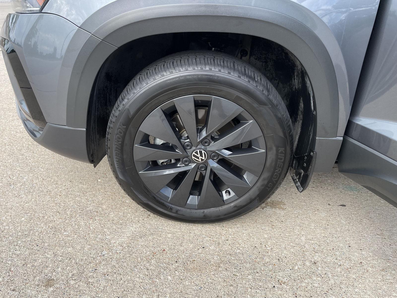 Vehicle photo 10