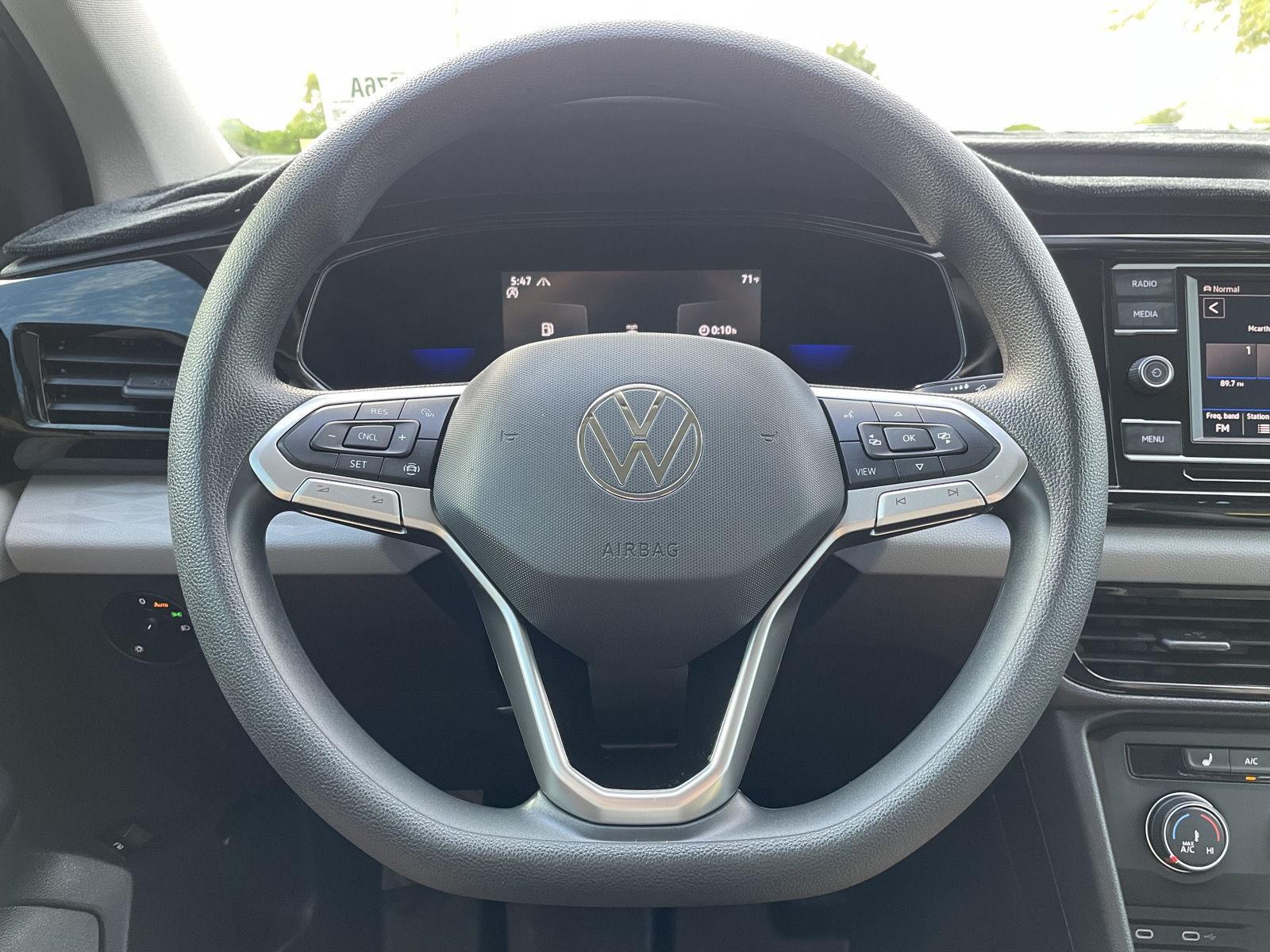 Vehicle photo 12