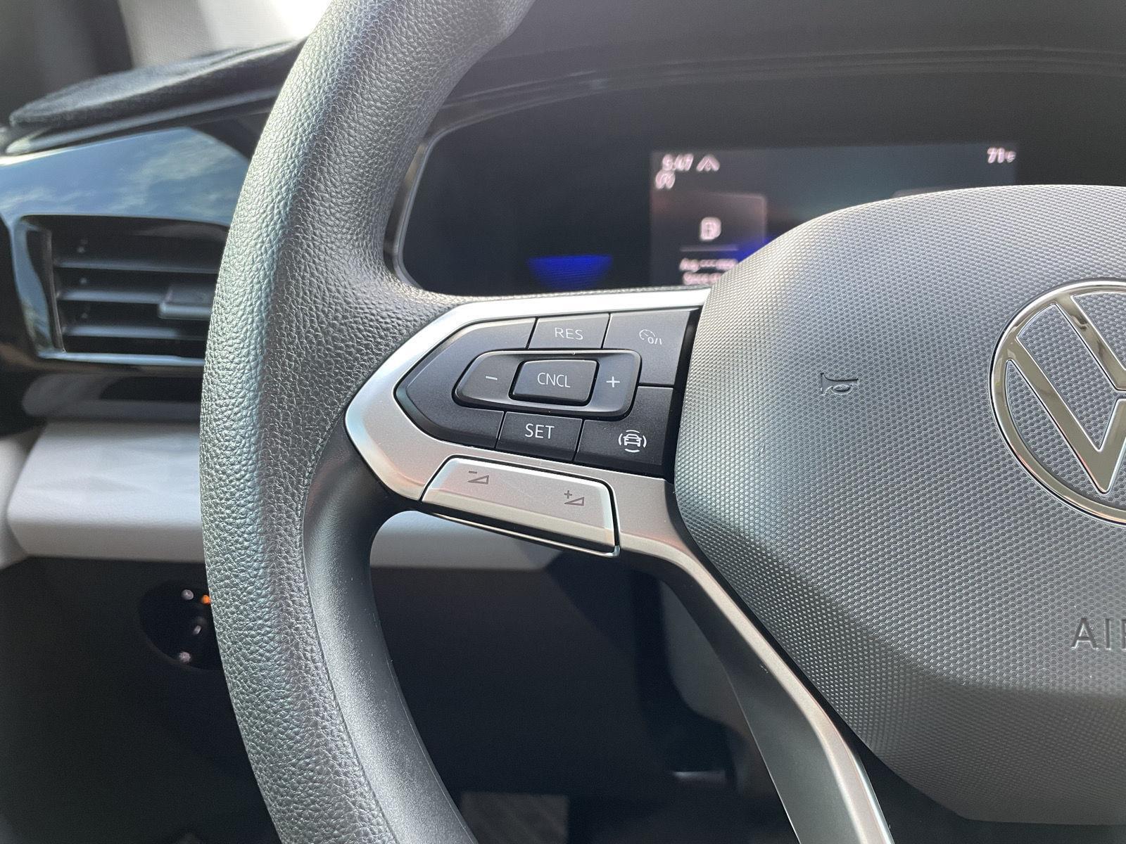 Vehicle photo 13
