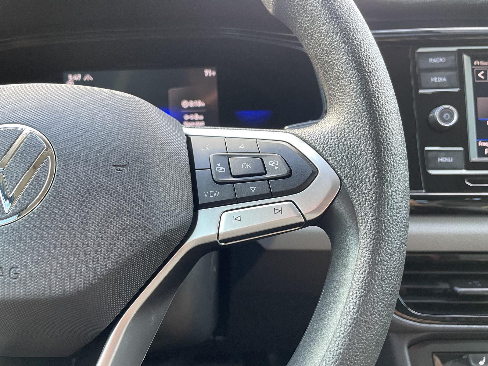 Vehicle photo 14